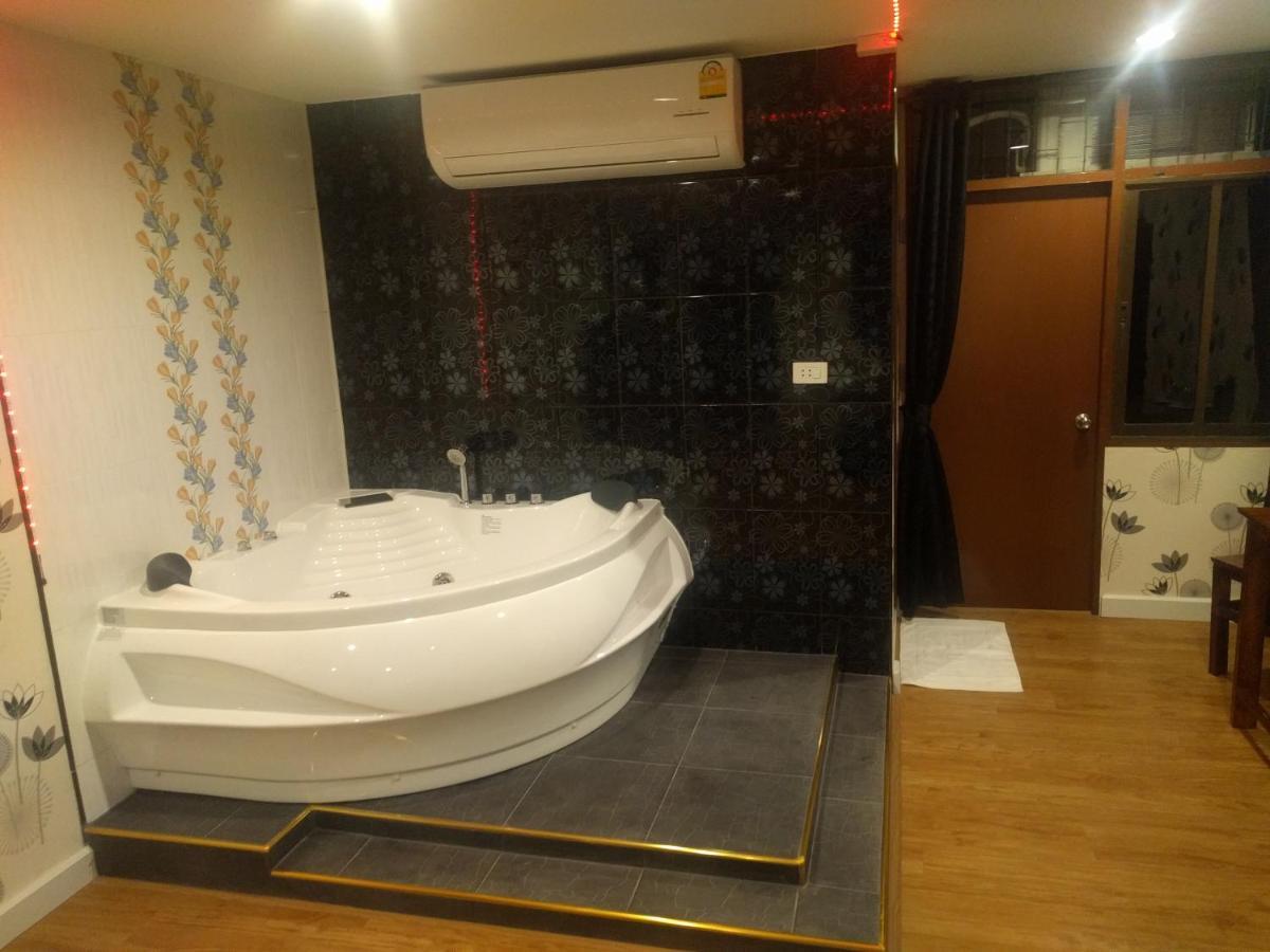 Gw Guesthouse Паттайя Экстерьер фото